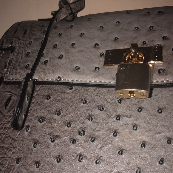 Elegant Gray Crocodile-Embossed Handbag(Ashley Hordge) - Picture 7 of 17